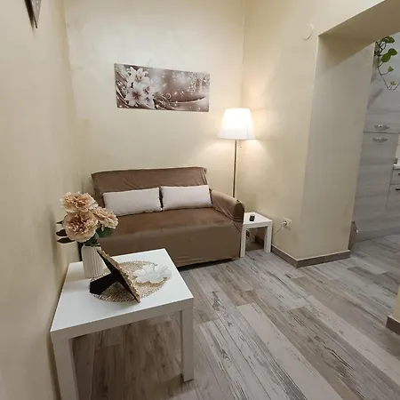 Ca La Perla-parcheggio Gratuito,wi-fi,terrazzino E Aria Condizionata Apartment *