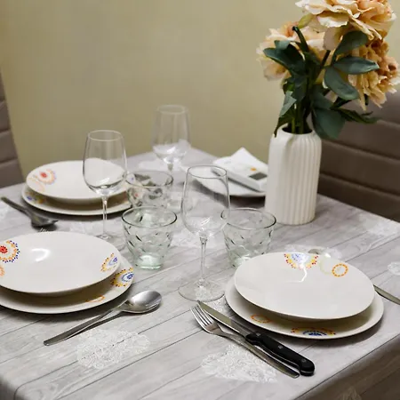 Ca La Perla-parcheggio Gratuito,wi-fi,terrazzino E Aria Condizionata Apartment *